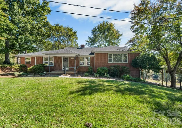 Photo 1 of Single family home for sale at 131 Clay St, Morganton, NC 28655 | MLS# 4438053 | Listing updated on 2026-10-27