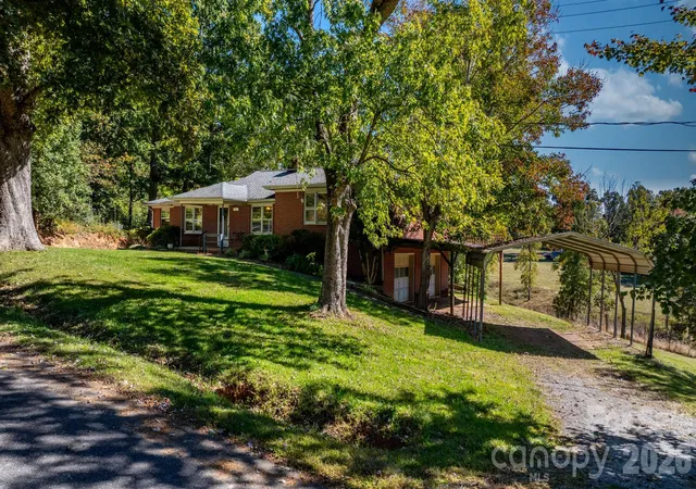 Photo 2 of Single family home for sale at 131 Clay St, Morganton, NC 28655 | MLS# 4438053 | Listing updated on 2026-10-27