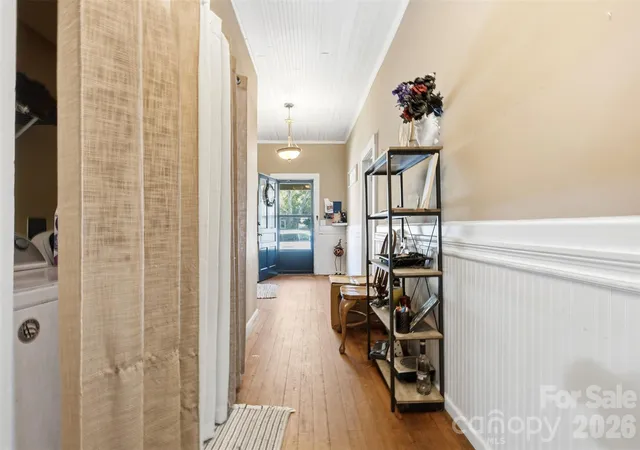 Photo 3 of Single family home for sale at 328 S Race St, Statesville, NC 28677 | MLS# 4438065 | Listing updated on 2026-10-28