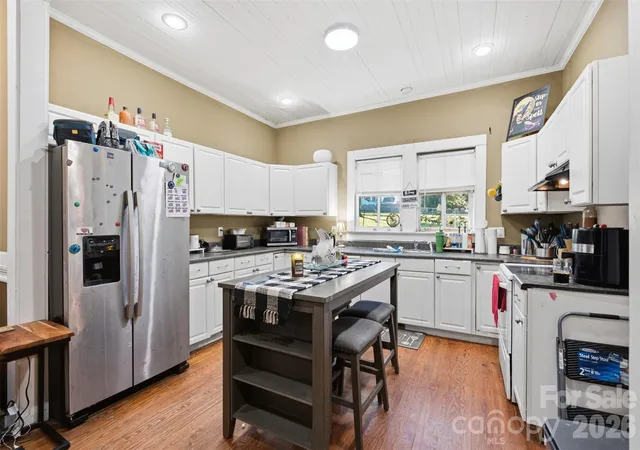 Photo 4 of Single family home for sale at 328 S Race St, Statesville, NC 28677 | MLS# 4438065 | Listing updated on 2026-10-28