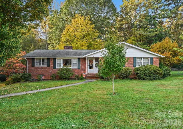 Photo 1 of Single family home for sale at 604 12th Street Ne, Hickory, NC 28601 | MLS# 4438068 | Listing updated on 2026-10-30