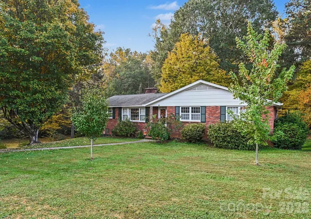 Photo 1 of Single family home for sale at 604 12th Street NE, Hickory, NC 28601 | MLS# 4438068 | Listing updated on 2026-10-30