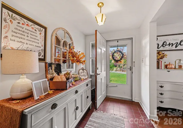 Photo 3 of Single family home for sale at 604 12th Street NE, Hickory, NC 28601 | MLS# 4438068 | Listing updated on 2026-10-30
