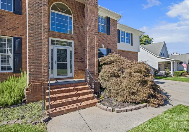 Photo 2 of Single family home for sale at 1644 Spandril Ln, Fort Mill, SC 29708 | MLS# 4438073 | Listing updated on 2026-10-29