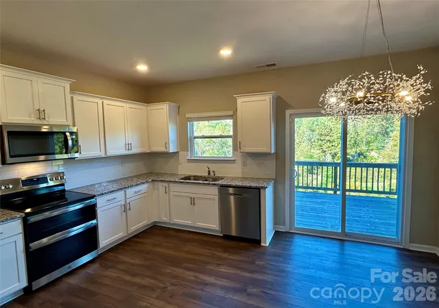 Photo 2 of Single family home for sale at 182 Marathon Ln, Candler, NC 28715 | MLS# 4438095 | Listing updated on 2026-10-28
