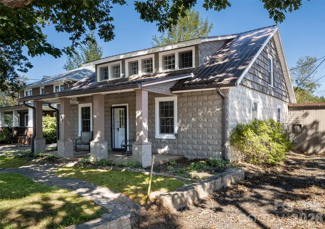 Photo 3 of Single family home for sale at 141 Reed St, Asheville, NC 28803 | MLS# 4438096 | Listing updated on 2026-10-29