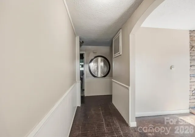 Photo 3 of Single family home for sale at 1427 Westbrook Cir, Gastonia, NC 28052 | MLS# 4438128 | Listing updated on 2026-10-29