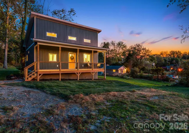 Single family home for sale at 118 Vance St, Hendersonville, NC 28739 | MLS# 4438131