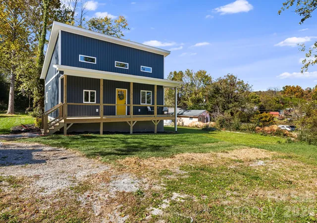 Photo 1 of Single family home for sale at 118 Vance St, Hendersonville, NC 28739 | MLS# 4438131 | Listing updated on 2026-10-28