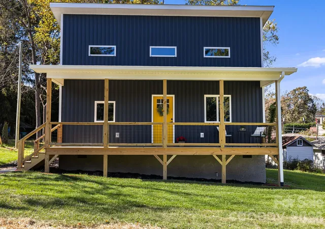 Photo 4 of Single family home for sale at 118 Vance St, Hendersonville, NC 28739 | MLS# 4438131 | Listing updated on 2026-10-28