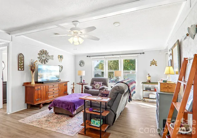 Photo 3 of Single family home for sale at 304 Meadowbrook Ct, Hendersonville, NC 28792 | MLS# 4438153 | Listing updated on 2026-10-28