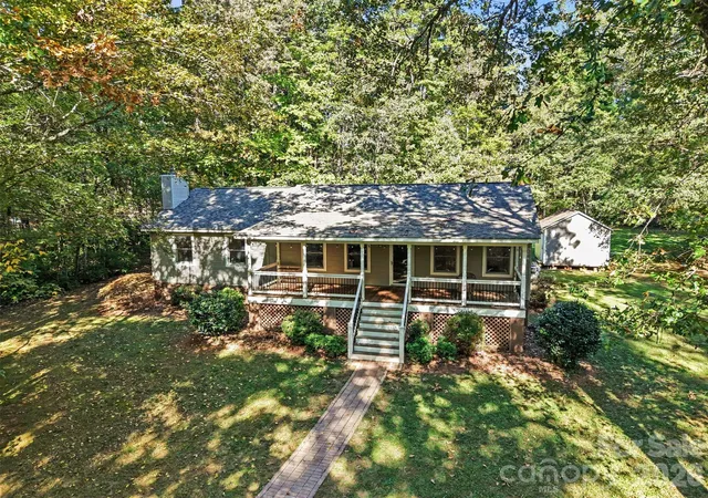 Photo 2 of Single family home for sale at 7605 Hedrick Cir, Huntersville, NC 28078 | MLS# 4438176 | Listing updated on 2026-10-29