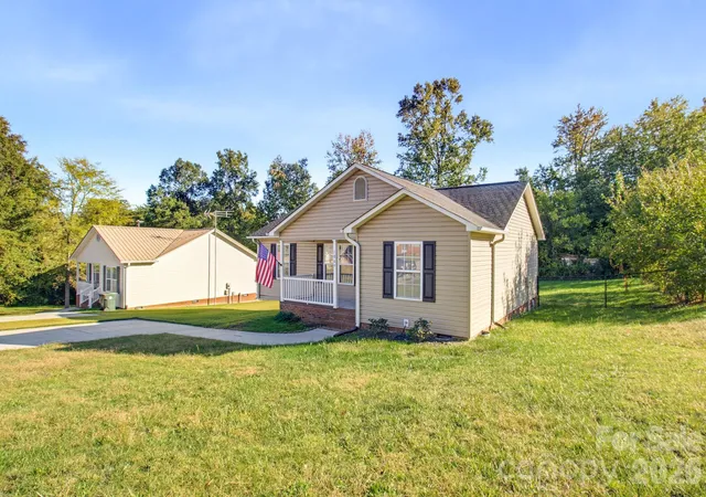 Photo 3 of Single family home for sale at 1809 Augusta Dr, Thomasville, NC 27360 | MLS# 4438188 | Listing updated on 2026-10-27