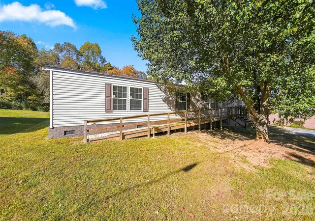 Photo 2 of Single family home for sale at 191 Mountain View Dr, Taylorsville, NC 28681 | MLS# 4438190 | Listing updated on 2026-10-29