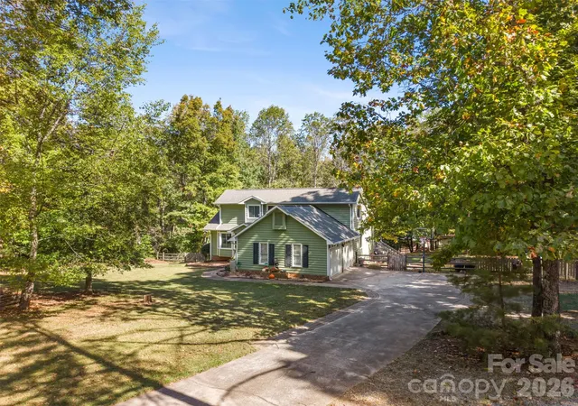 Photo 3 of Single family home for sale at 4644 Hickory Grv Rd, Mount Holly, NC 28120 | MLS# 4438197 | Listing updated on 2026-10-30