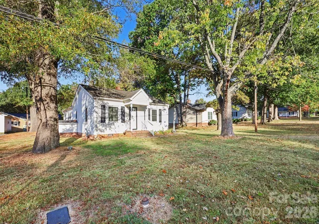 Photo 2 of Single family home for sale at 1445 Midlake Rd, Kannapolis, NC 28083 | MLS# 4438198 | Listing updated on 2026-10-31