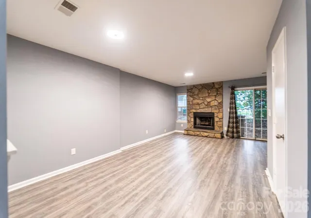 Photo 4 of Condo for sale at 6418 Windsor Gate Ln, Charlotte, NC 28215 | MLS# 4438202 | Listing updated on 2026-10-27