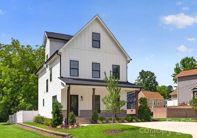 Photo 2 of Single family home for sale at 411 Brevard St, Waxhaw, NC 28173 | MLS# 4438210 | Listing updated on 2026-10-27