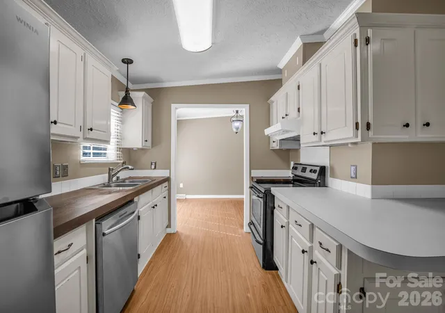 Photo 4 of Single family home for sale at 670 Will Green Rd, Tryon, NC 28782 | MLS# 4438211 | Listing updated on 2026-10-29