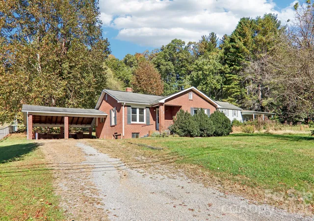 Photo 2 of Single family home for sale at 81 Clement St, Waynesville, NC 28786 | MLS# 4438227 | Listing updated on 2026-10-28