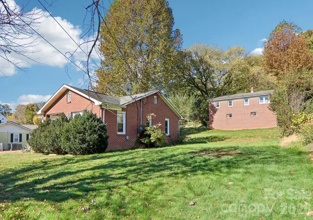 Photo 3 of Single family home for sale at 81 Clement St, Waynesville, NC 28786 | MLS# 4438227 | Listing updated on 2026-10-28