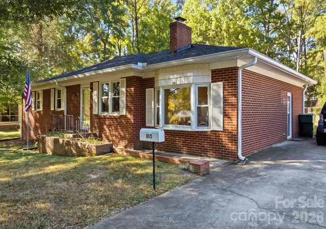 Photo 2 of Single family home for sale at 1115 Woodhaven Dr, Mount Holly, NC 28120 | MLS# 4438228 | Listing updated on 2026-10-28