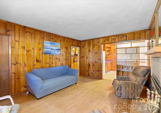 Photo 3 of Single family home for sale at 1115 Woodhaven Dr, Mount Holly, NC 28120 | MLS# 4438228 | Listing updated on 2026-10-28