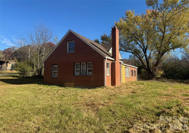 Photo 1 of Single family home for sale at 102 Ransom Rd, Clyde, NC 28721 | MLS# 4438230 | Listing updated on 2026-10-30