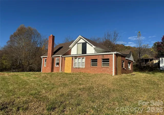 Photo 2 of Single family home for sale at 102 Ransom Rd, Clyde, NC 28721 | MLS# 4438230 | Listing updated on 2026-10-30