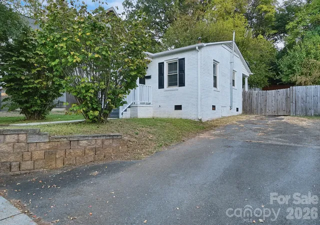 Photo 2 of Single family home for sale at 1312 Seigle Ave, Charlotte, NC 28205 | MLS# 4438242 | Listing updated on 2026-10-29