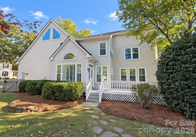 Photo 2 of Single family home for sale at 4804 Poplar Grv Dr, Charlotte, NC 28269 | MLS# 4438249 | Listing updated on 2026-10-27