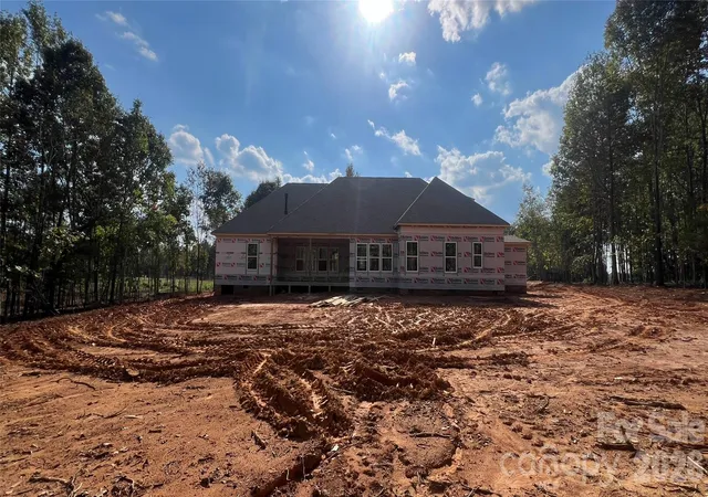 Photo 4 of Single family home for sale at 1037 Patrick Rd, Gastonia, NC 28056 | MLS# 4438258 | Listing updated on 2026-10-28