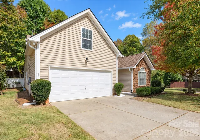 Photo 2 of Single family home for sale at 3320 Xandra Ct, Fort Mill, SC 29707 | MLS# 4438261 | Listing updated on 2026-10-28
