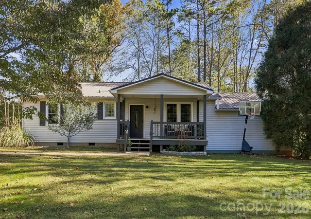 Photo 1 of Single family home for sale at 6 Gun Flint Trl, Fletcher, NC 28732 | MLS# 4438264 | Listing updated on 2026-10-28