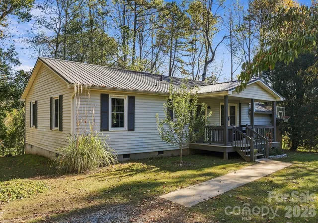 Photo 3 of Single family home for sale at 6 Gun Flint Trl, Fletcher, NC 28732 | MLS# 4438264 | Listing updated on 2026-10-28