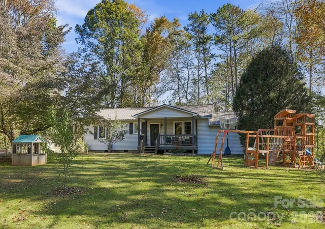 Photo 4 of Single family home for sale at 6 Gun Flint Trl, Fletcher, NC 28732 | MLS# 4438264 | Listing updated on 2026-10-28