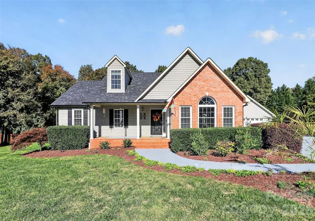 Single family home for sale at 313 Sweetbay Ln, York, SC 29745 | MLS# 4438273