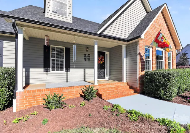 Photo 1 of Single family home for sale at 313 Sweetbay Ln, York, SC 29745 | MLS# 4438273 | Listing updated on 2026-10-29