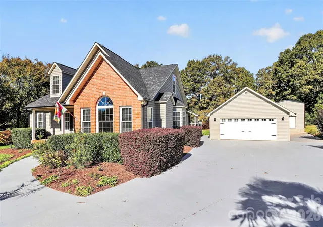 Photo 2 of Single family home for sale at 313 Sweetbay Ln, York, SC 29745 | MLS# 4438273 | Listing updated on 2026-10-29