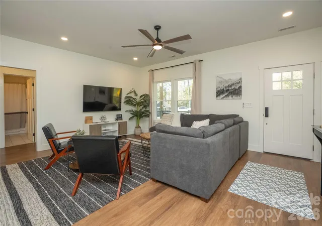 Photo 1 of Single family home for sale at 56 Short Dix Crk Rd, Leicester, NC 28748 | MLS# 4438293 | Listing updated on 2026-10-28