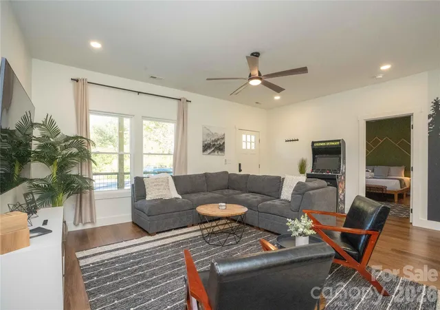 Photo 2 of Single family home for sale at 56 Short Dix Crk Rd, Leicester, NC 28748 | MLS# 4438293 | Listing updated on 2026-10-28