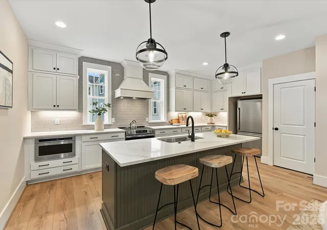 Photo 1 of Single family home for sale at 225 Davidson Gateway Dr, Davidson, NC 28036 | MLS# 4438311 | Listing updated on 2026-10-31