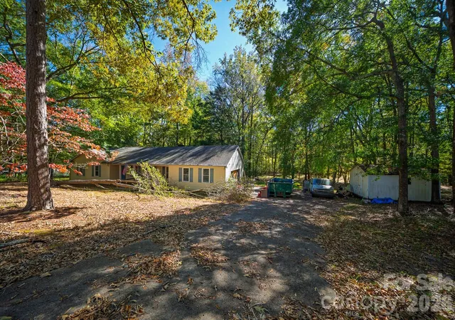 Photo 3 of Single family home for sale at 9293 Horseshoe Cir, Fort Mill, SC 29707 | MLS# 4438315 | Listing updated on 2026-10-28