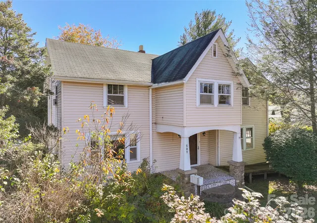 Photo 3 of Single family home for sale at 589 Pisgah Dr, Canton, NC 28716 | MLS# 4438337 | Listing updated on 2026-10-28