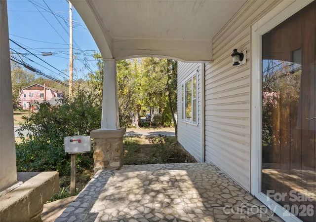 Photo 3 of Single family home for sale at 589 Pisgah Dr, Canton, NC 28716 | MLS# 4438337 | Listing updated on 2026-10-28