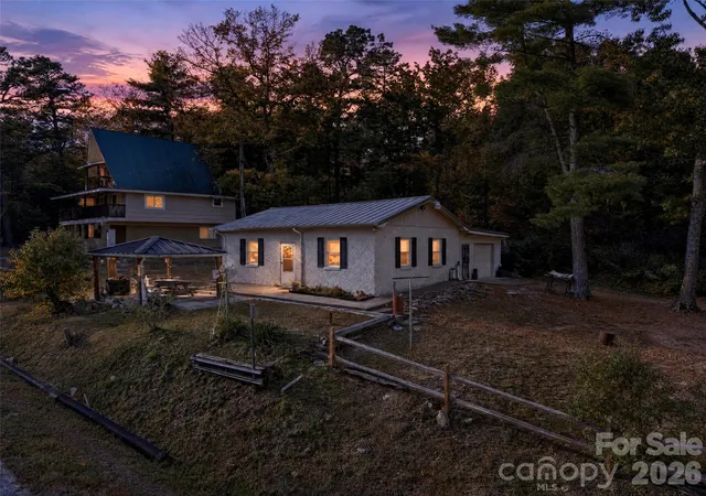 Photo 1 of Single family home for sale at 300 Doris Lisa View Dr, Hendersonville, NC 28792 | MLS# 4438345 | Listing updated on 2026-10-28