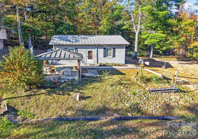 Photo 1 of Single family home for sale at 300 Doris Lisa View Dr, Hendersonville, NC 28792 | MLS# 4438345 | Listing updated on 2026-10-28