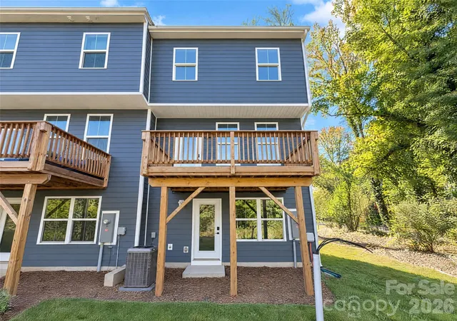 Photo 4 of Townhouse for sale at 3344 Beeler Ln, Charlotte, NC 28208 | MLS# 4438357 | Listing updated on 2026-10-31
