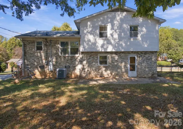 Photo 2 of Single family home for sale at 1530 Kingston Dr, Kannapolis, NC 28083 | MLS# 4438371 | Listing updated on 2026-10-29