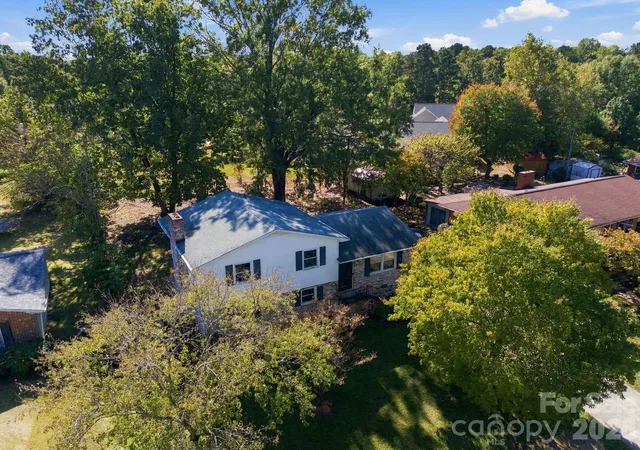 Photo 3 of Single family home for sale at 1530 Kingston Dr, Kannapolis, NC 28083 | MLS# 4438371 | Listing updated on 2026-10-29